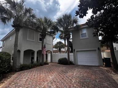 Main picture of 239 Inverrary Dr