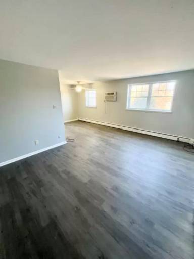 Main picture of 101 W 2nd St