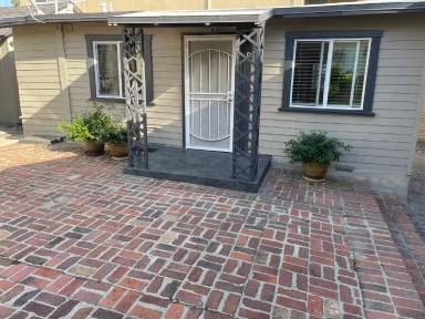 Main picture of 933 18th St