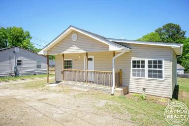 Main picture of 201 Smith Dr