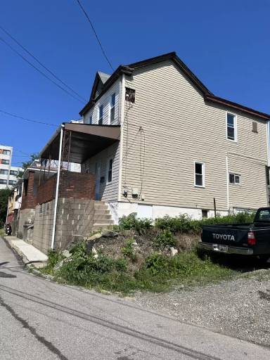 Main picture of 831 Carnival Way