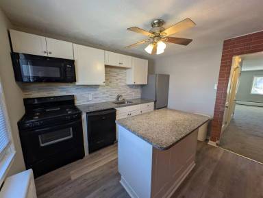 Main picture of 909 Woodlawn Ave