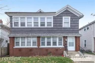 Main picture of 323 S West St