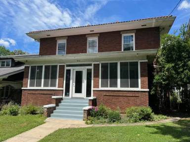 Main picture of 837 Edgewood Dr