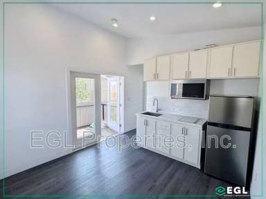 Main picture of 3039 1/4 S Bronson Ave