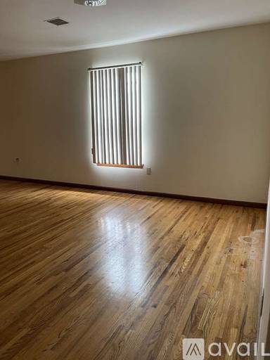 Main picture of 921 Jackson Ave
