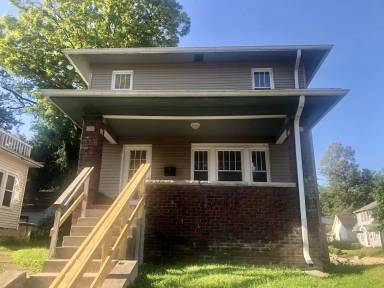 Main picture of 616 E 1st St
