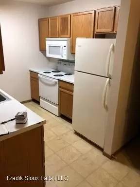 Main picture of 320 N Western Ave