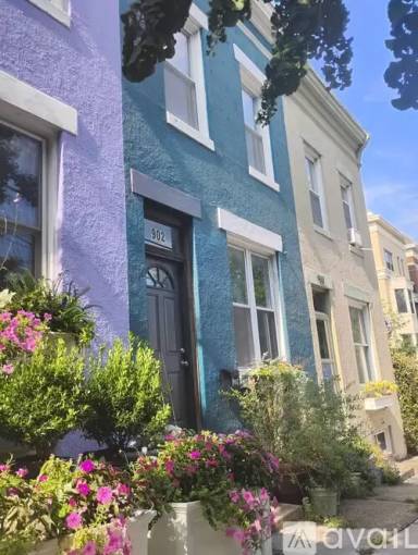 Main picture of 902 W 38th St