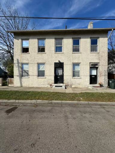 Main picture of 111-13 1/2 Old Main St