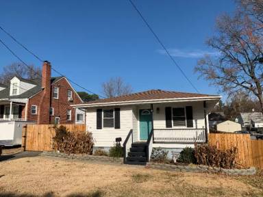 Main picture of 2410 Greenway Ave