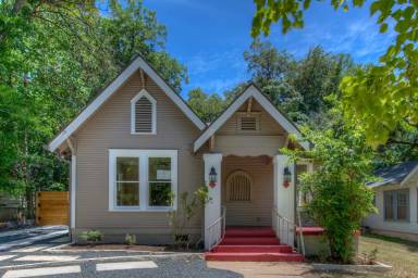 Main picture of 3211 Hampton Rd