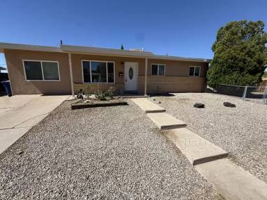 Main picture of 725 Marcella St NE