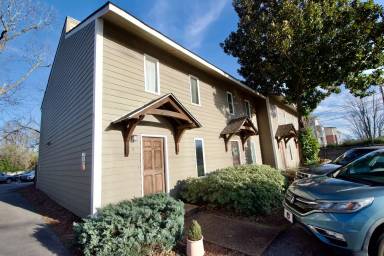 Main picture of 210 N Ross St