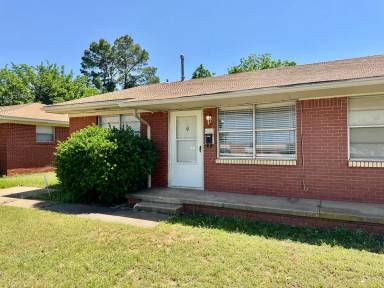 Main picture of 1002 E Wayne St