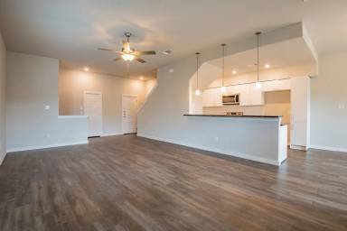 Main picture of 724 Blackland Dr