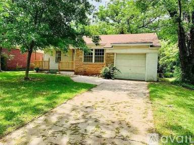Main picture of 1008 N Market Ave