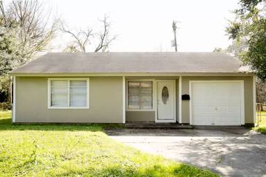 Main picture of 7201 Carver Ave