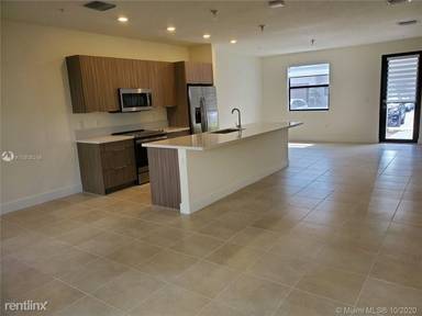 Main picture of 10443 NW 82nd St