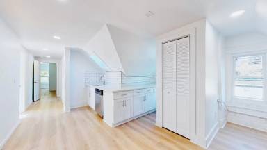 Main picture of 382 Crown St