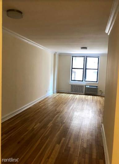 Main picture of 305 W 13th St