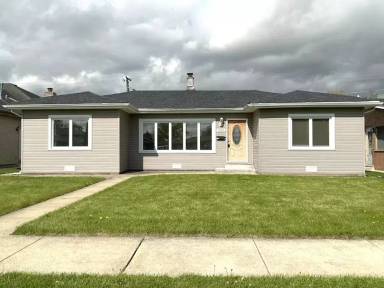 Main picture of 2 New Market Ct