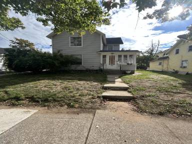 Main picture of 126 E 15th St
