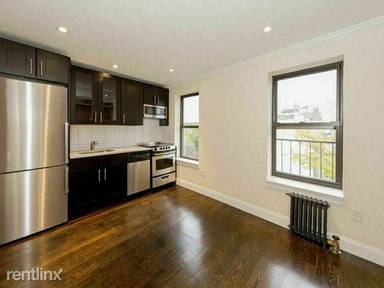 Main picture of 445 E 9th St