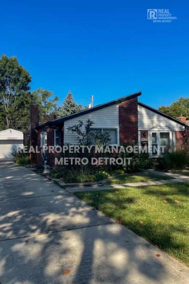 Main picture of 4632 Monroe St