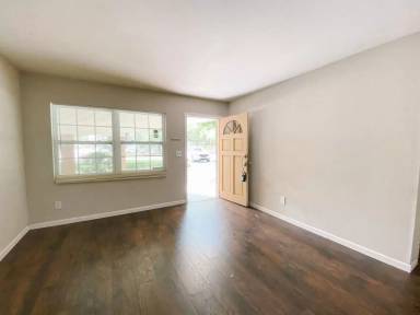 Main picture of 2206 E Bougainvillea Ave