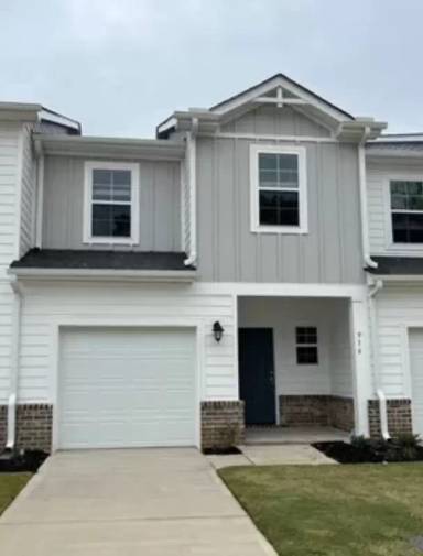 Main picture of 916 Yarn Way