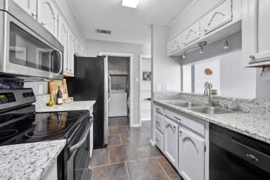 Main picture of 4625 Parkoaks Dr
