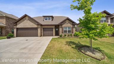 Main picture of 195 Kingswood Dr
