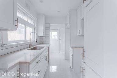 Main picture of 40 1/2 Clubhouse Ave