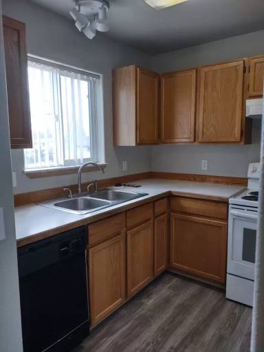 Main picture of 2001 Candy Ln