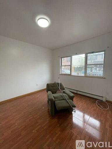 Main picture of 2823 W 15th St