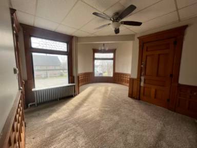Main picture of 318 W 2nd St