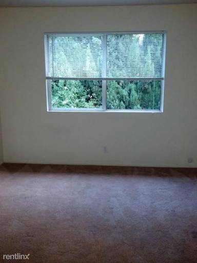 Main picture of 923 Ravenscourt Ave