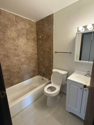 Main picture of 301 W Hawthorne Cir