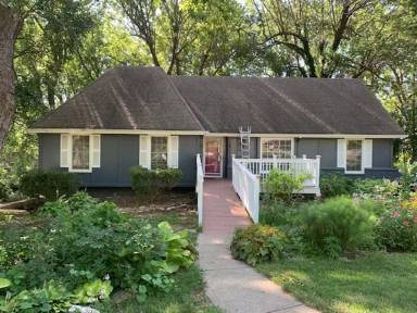 Main picture of 10611 W 96th St