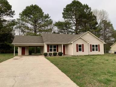 Main picture of 107 Ann Bradley Dr