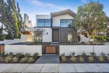 Main picture of 213 N Palm Dr