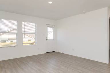 Main picture of 2907 Millikan Dr