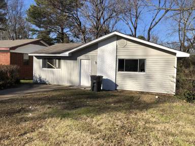 Main picture of 305 Smart St