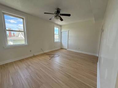 Main picture of 33 Saybrook Rd