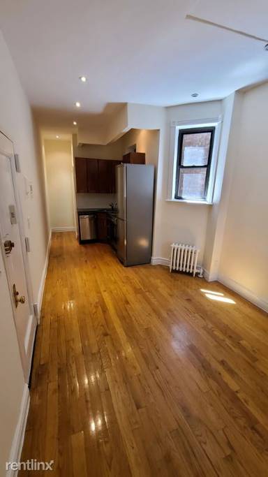Main picture of 255 E 71st St