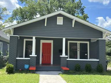Main picture of 8504 Division Ave
