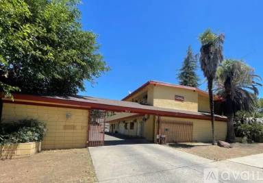 Main picture of 423 W 21st St