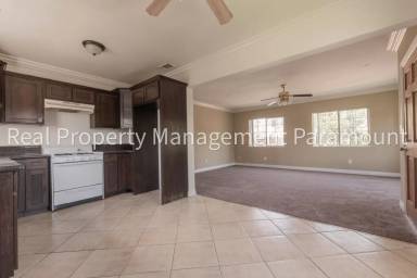 Main picture of 3831 Wall St