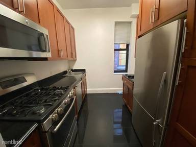 Main picture of 126 E 24th St